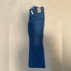 Madewell, Mid Rise, Kick-Out raw hem, blue wash, size 30